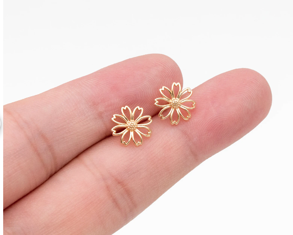 Dainty Gold Daisy Flower Studs